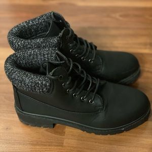 Black boots with comfort foam